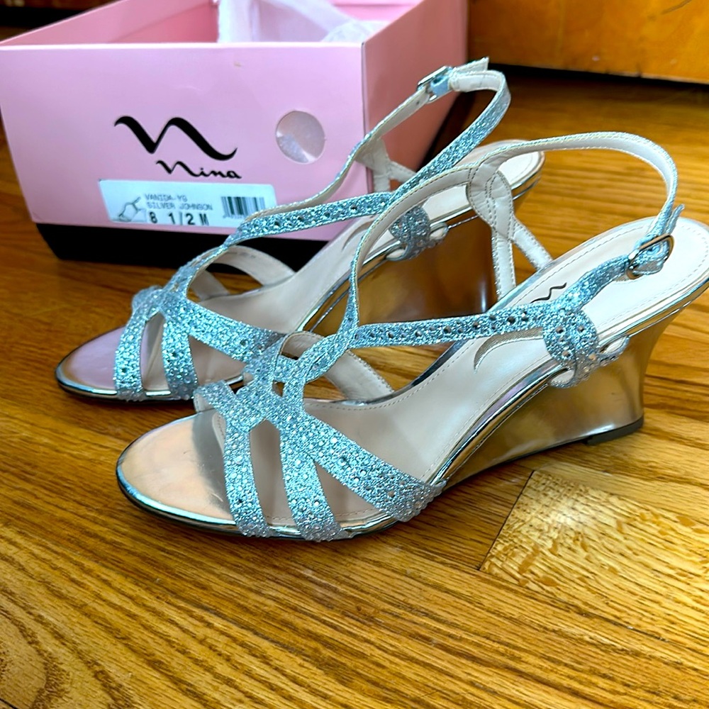 Nina silver wedges